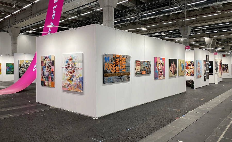 Messtand (Rückseite) auf der Discovery Art Fair in Frankfurt, 2021.